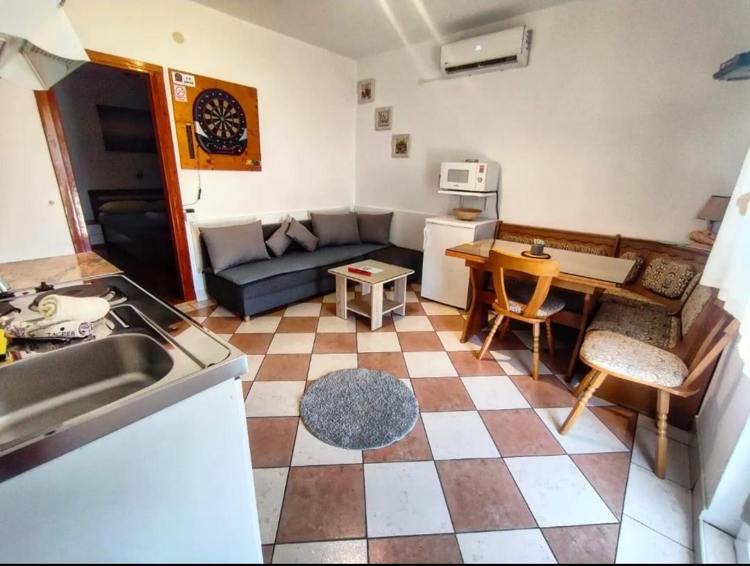 Manora One Bedroom Sućuraj