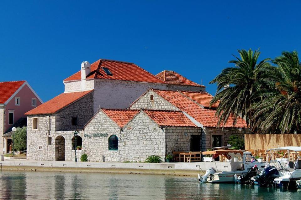 Manora One Bedroom Sućuraj